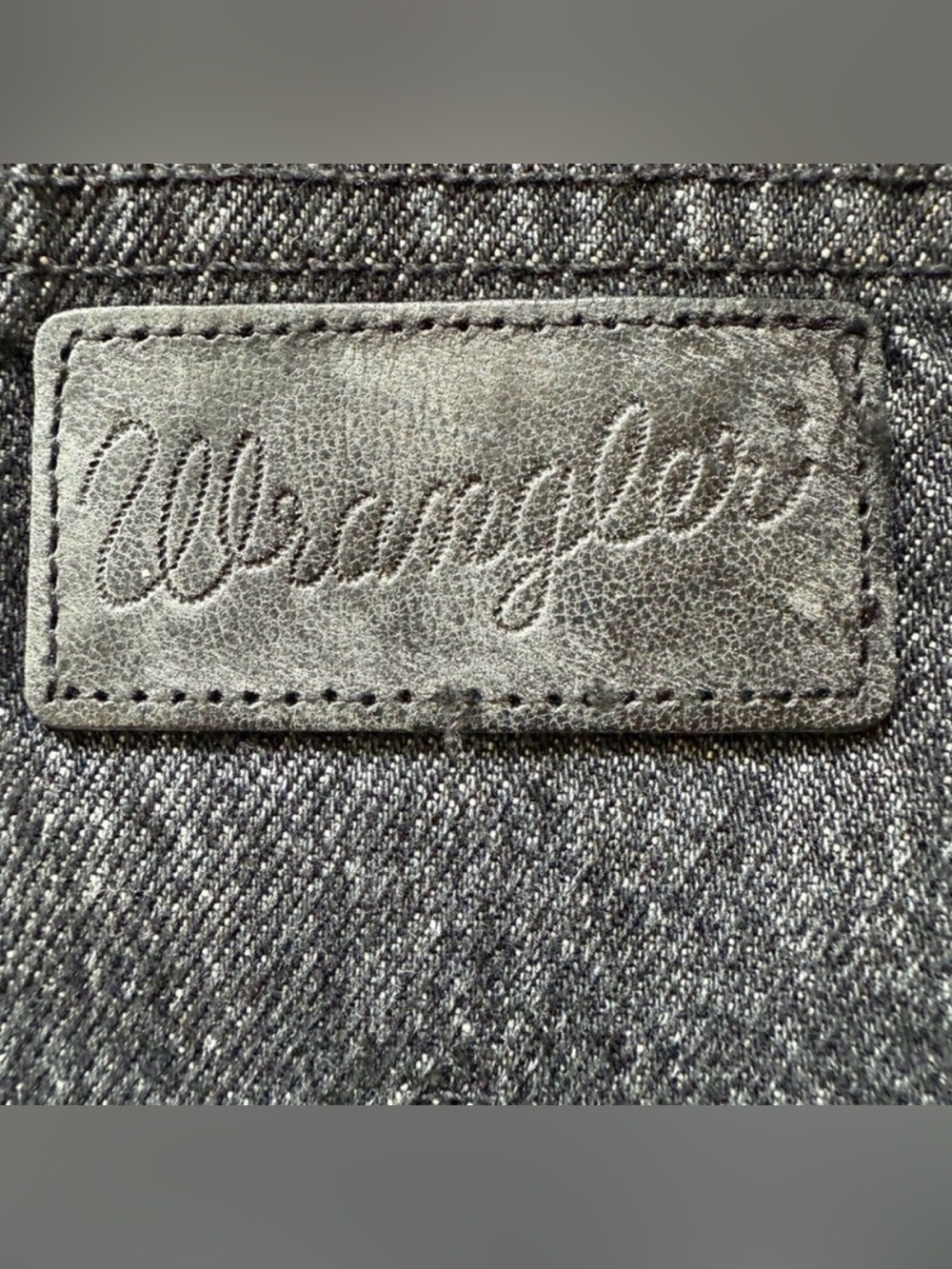 🔥 WRANGLER High Rise Festival Cut Off Shorts Size 27 Black Wash Raw Hem - Picture 4 of 12